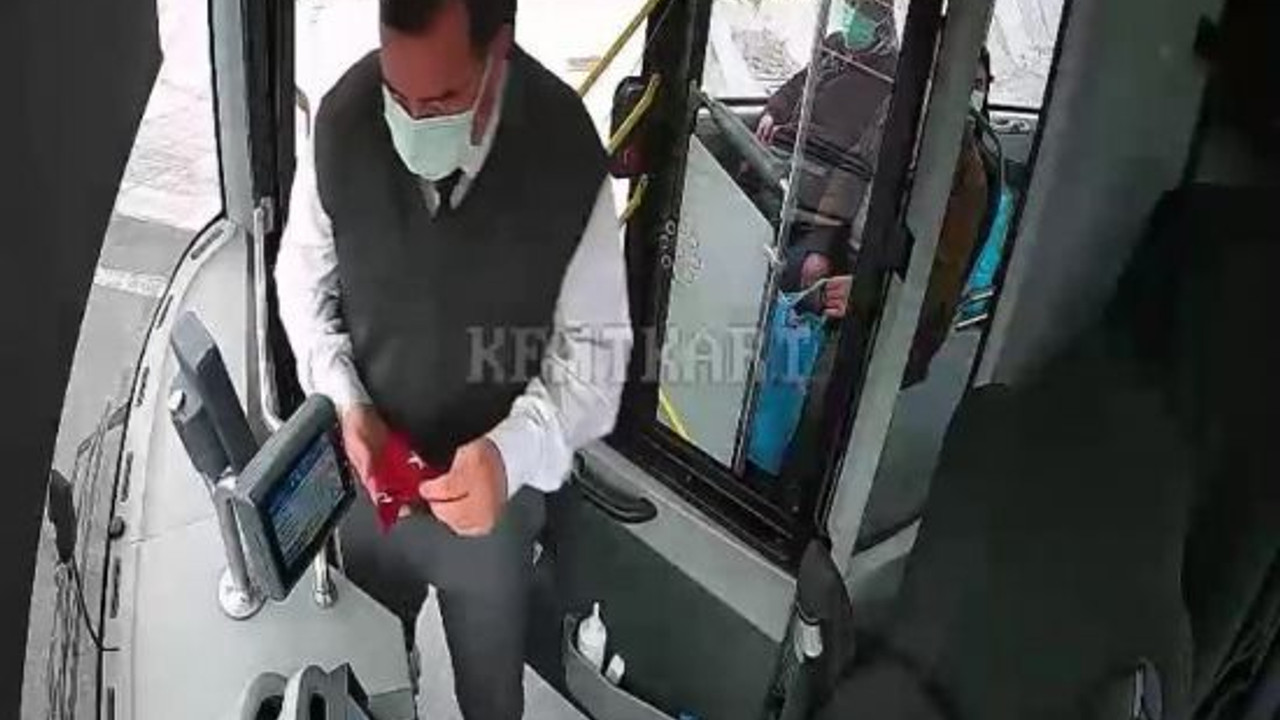 Otobüsü durdurup Türk bayrağını yerde bırakmayan şoför o anları anlattı