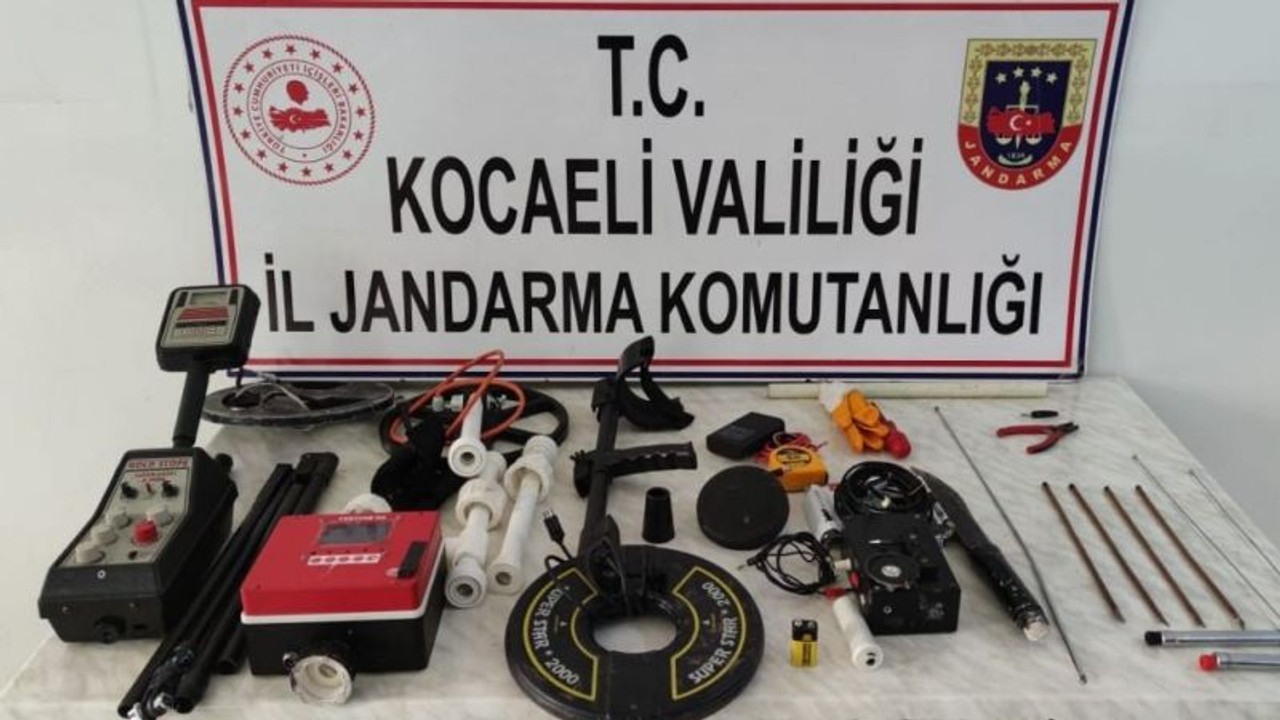 Dedektörle kaçak kazı yaparken suçüstü yakalandılar