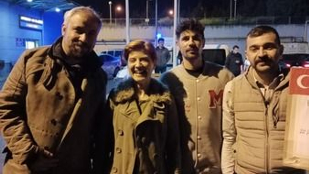 Zafer Partisi Kocaeli Teşkilatı, gazeteciyi serbest bıraktırdı