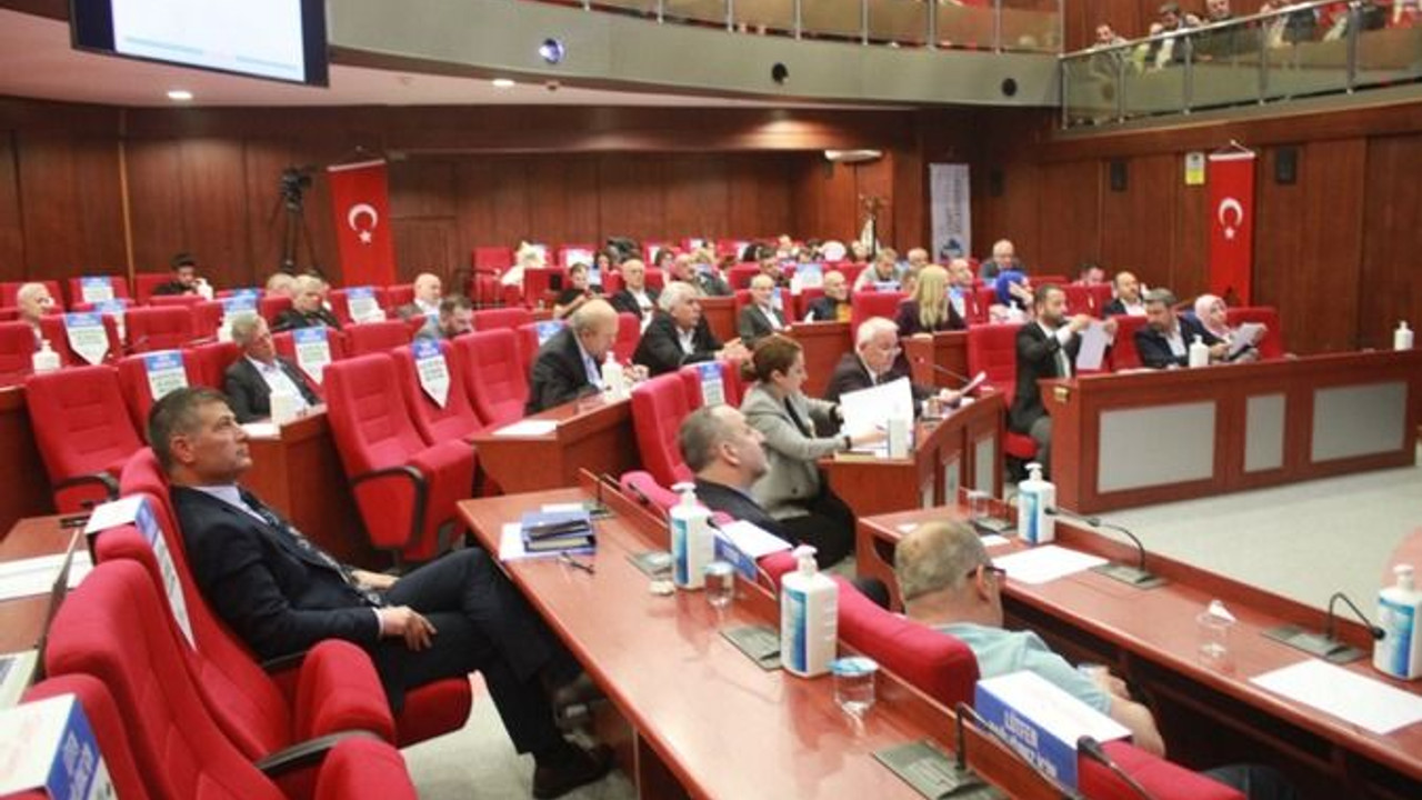 Alkollü mekanların ruhsatı yine komisyona gitti