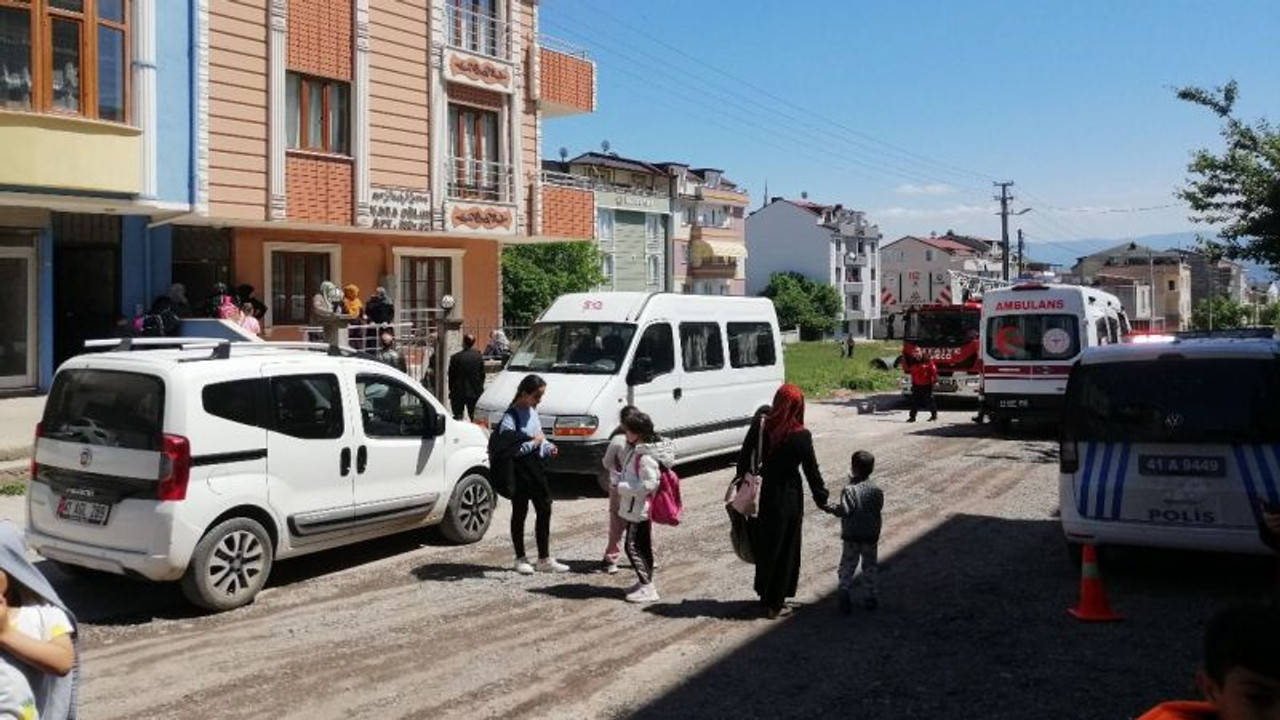 4 yaşındaki çocuk evdekileri mahsur bıraktı