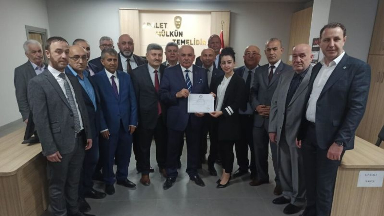 Kadir Durmuş mazbatasını aldı