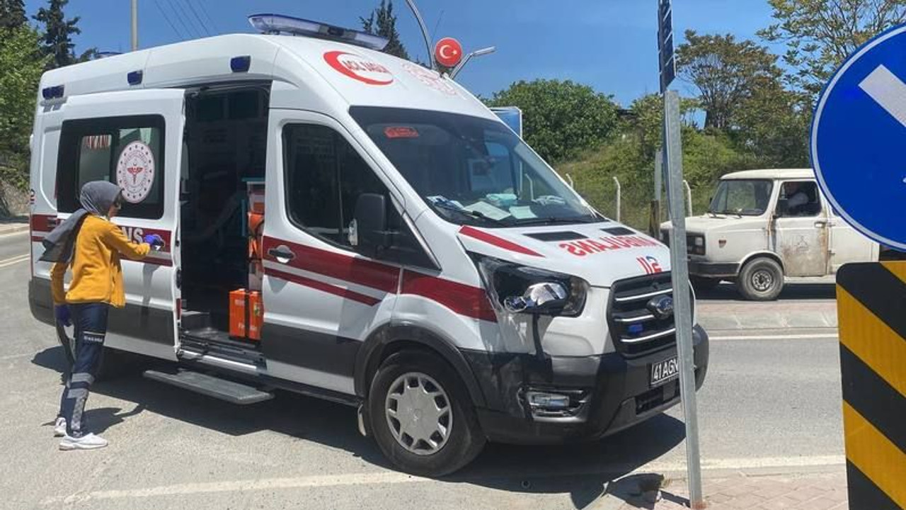 Vakaya giden ambulans otomobille çarpıştı!