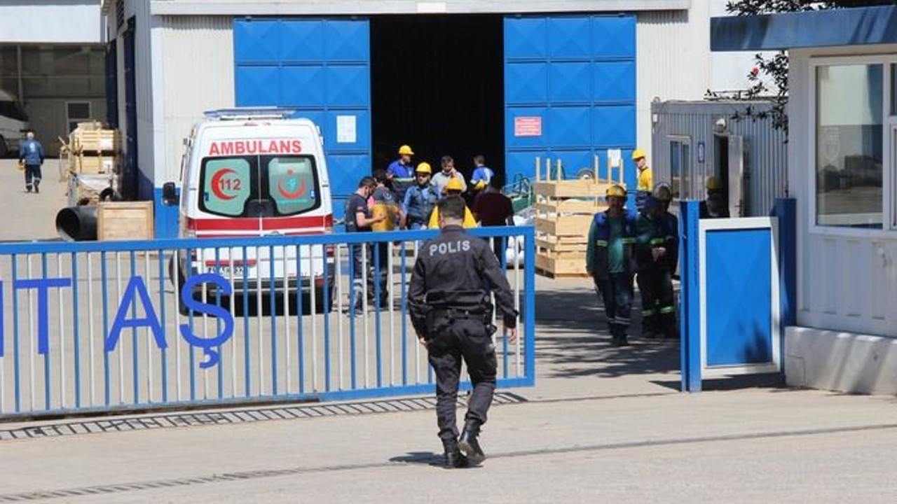Fabrikada yangın: İşçiler dumandan etkilendi!