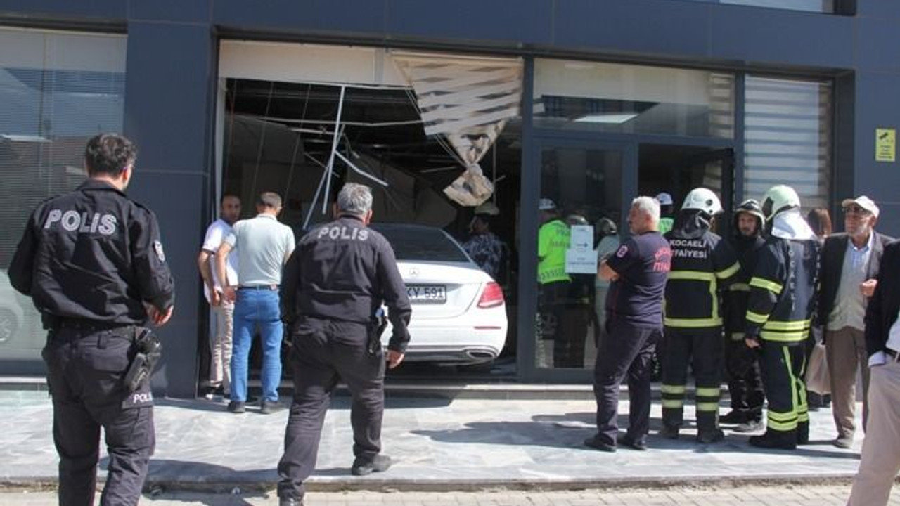 Lüks otomobil VERGİ DAİRESİNE DALDI!
