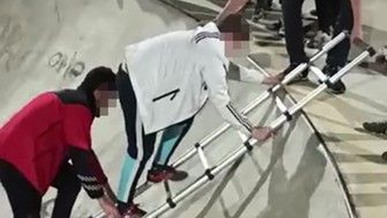 Kaykay pistinde mahsur kaldı
