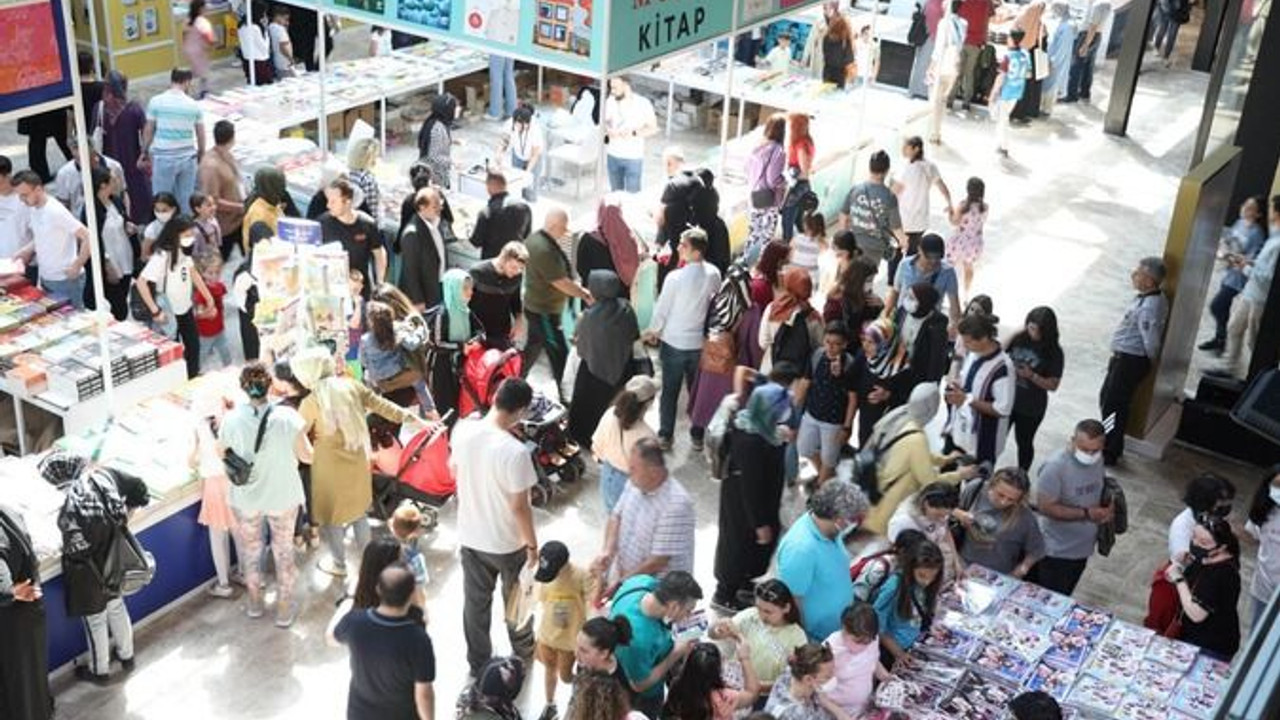 Kitap fuarına ilk gün 92 BİN 381 ZİYARETÇİ