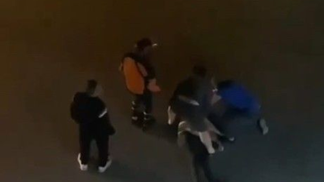 Kavgaya tutuştuğu şahsı tek yumrukla bayılttı