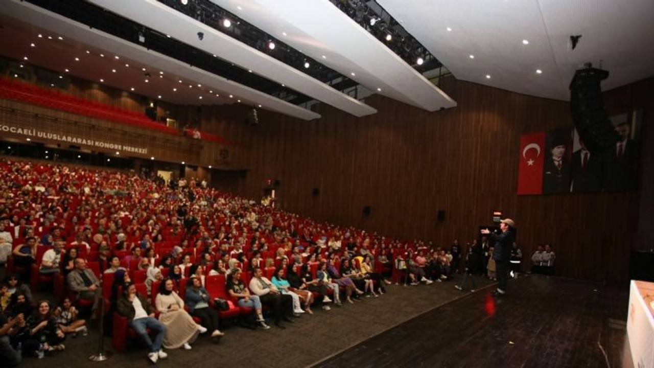 Okan Bayülgen'den Z kuşağı eleştirisi