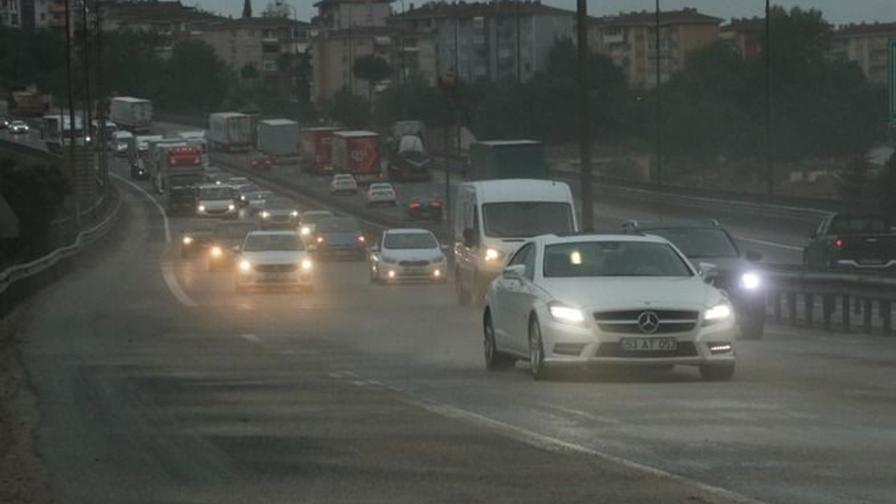 Yola mazot döküldü, kilometrelerce araç kuyruğu oluştu!