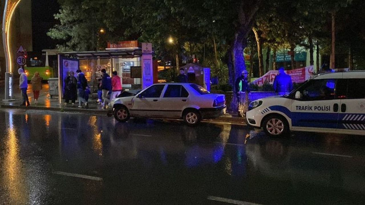 Belediye otobüsü ile otomobil çarpıştı! YARALILAR VAR
