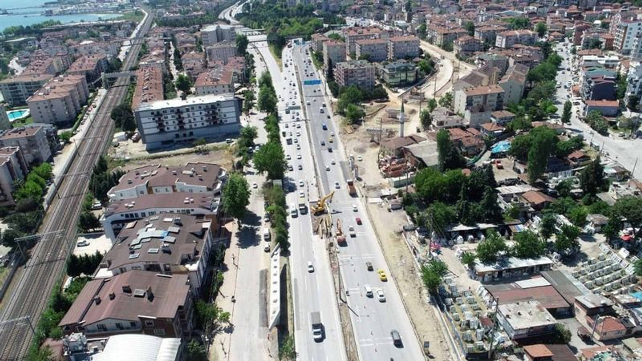 D-100’de birer şerit trafiğe kapatıldı
