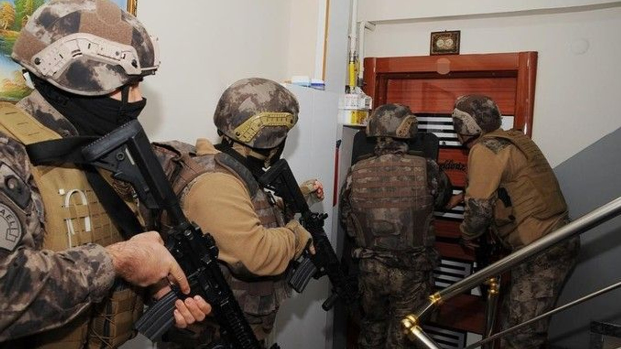 73 kişiyi dolandıranlar tutuklandı