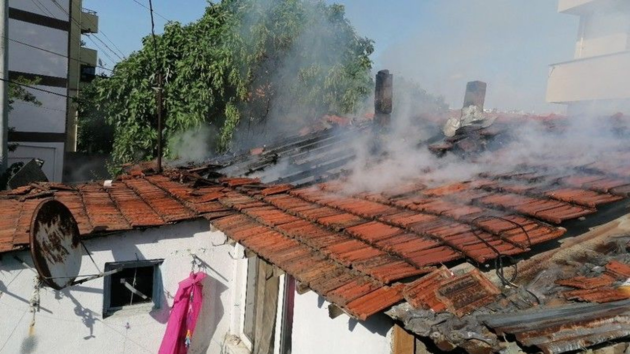 Gecekondu alevlere teslim oldu