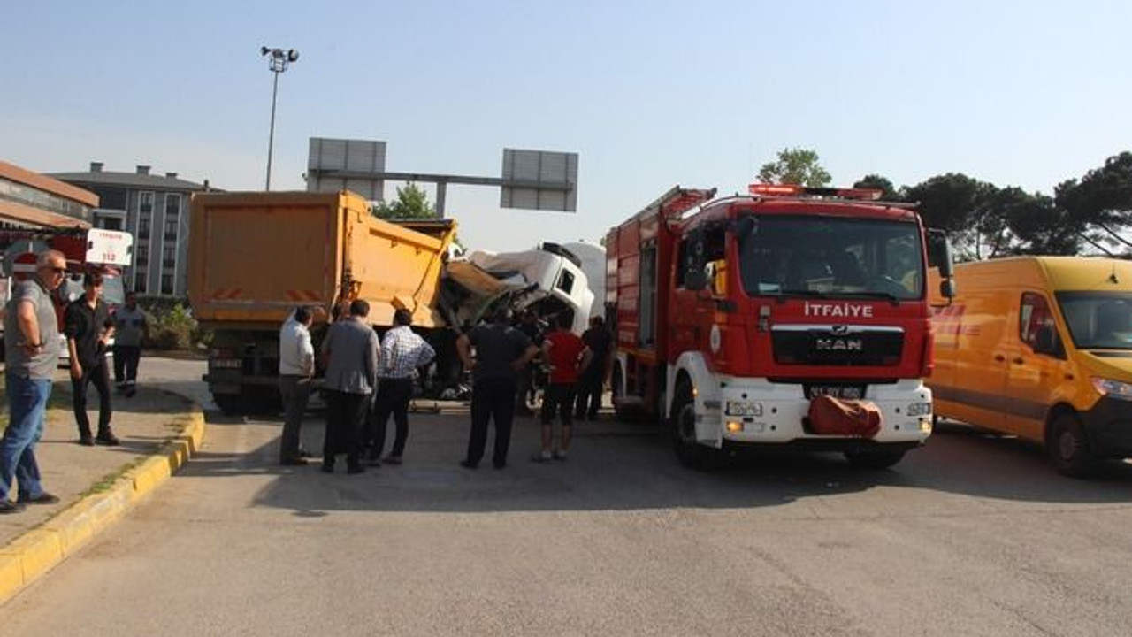Tanker ile kamyon çarpıştı, ortalık savaş alanına döndü!
