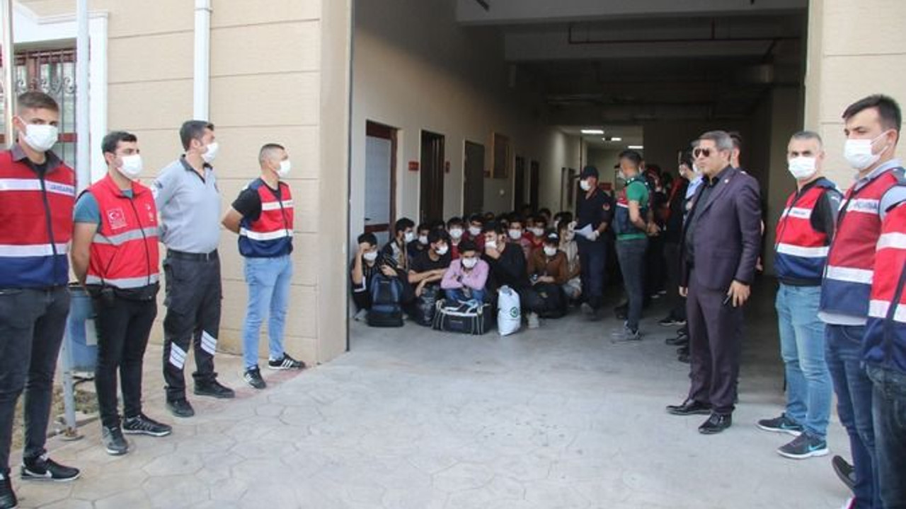 Yakalanan 400 düzensiz göçmenden 272'si sınır dışı ediliyor!