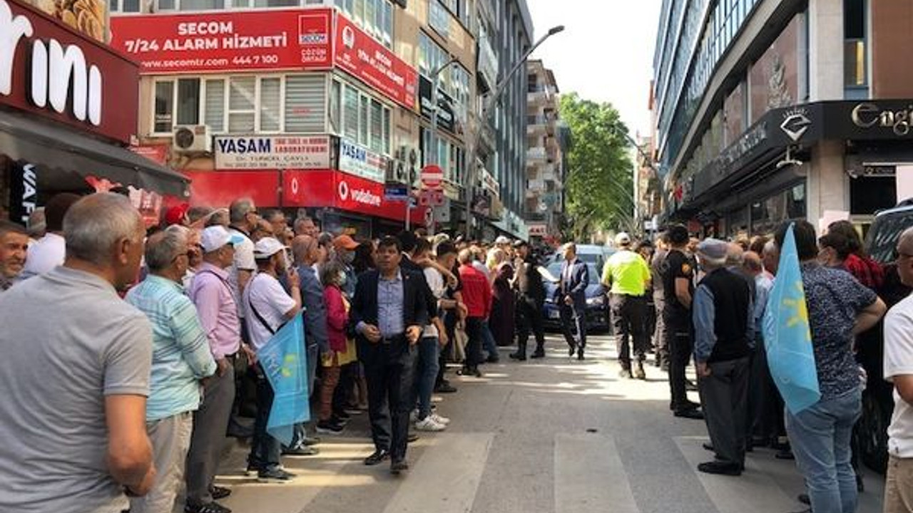 İzmitliler Akşener’i görmek için kuyruk oldu!
