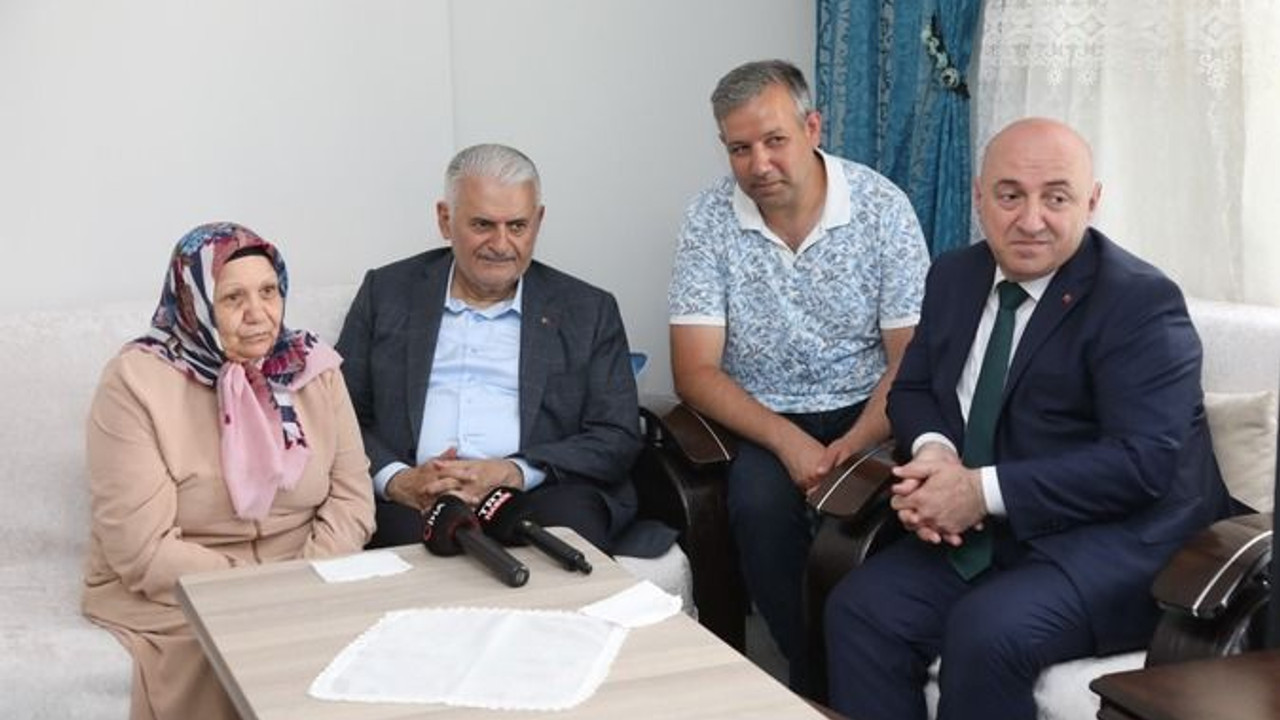 Binali Yıldırım'ı kolundan tutup evine götürdü