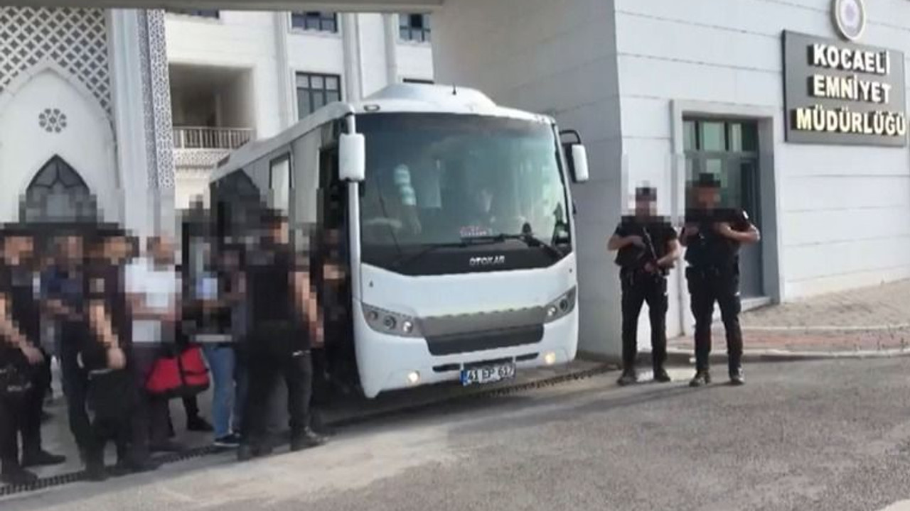 19 şüphelinin yakalandığı FETÖ operasyonunda bakın neler ele geçirildi