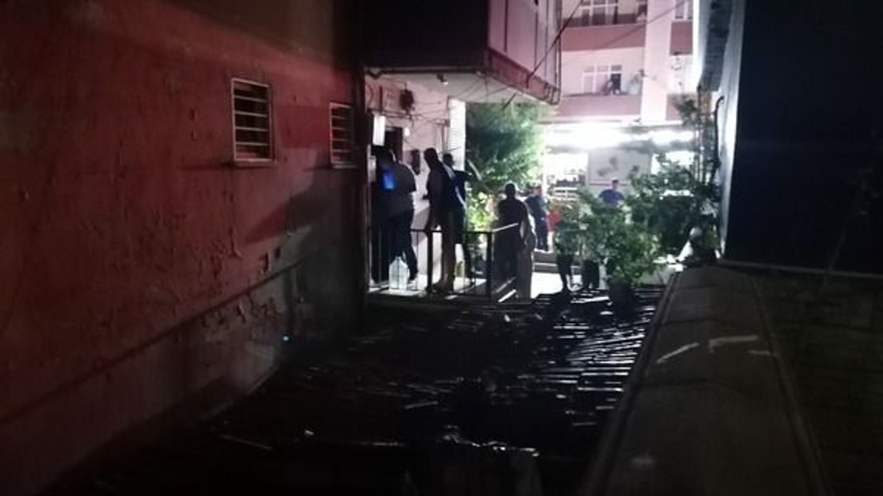 Binanın bahçesindeki kömürlükte yangın