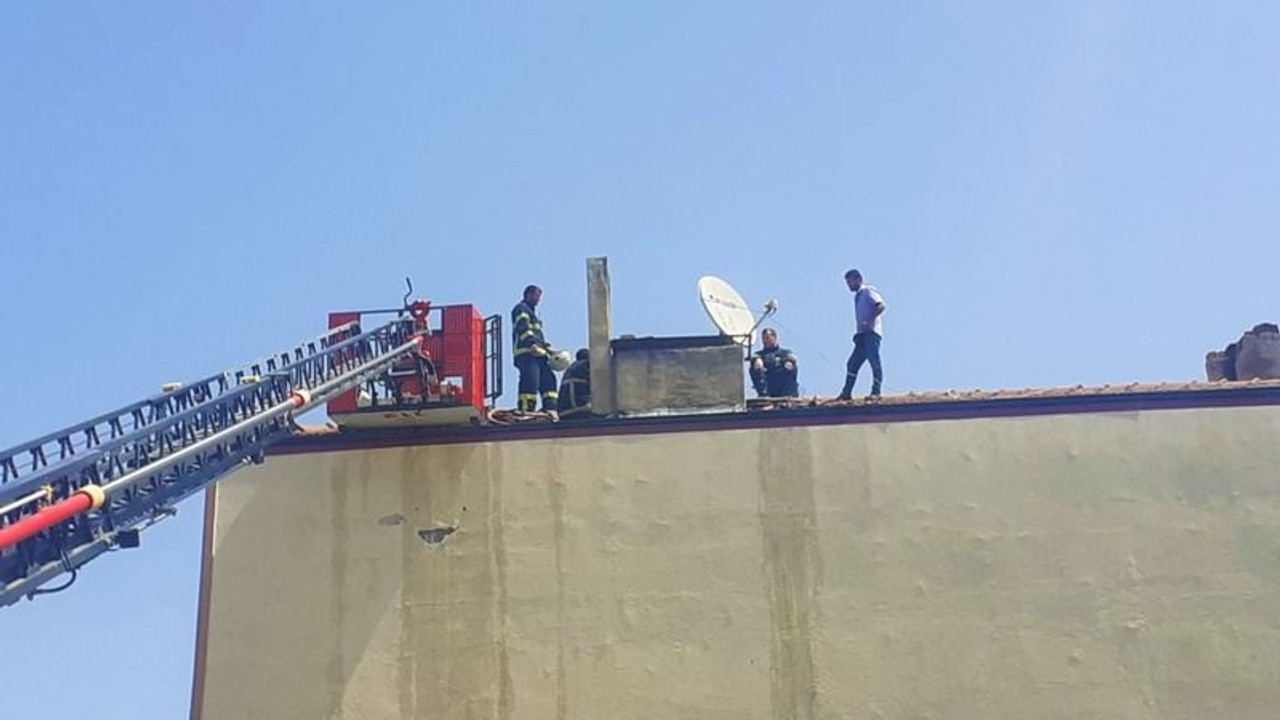 İzolasyon malzemeleri bulunan çatıda yangın