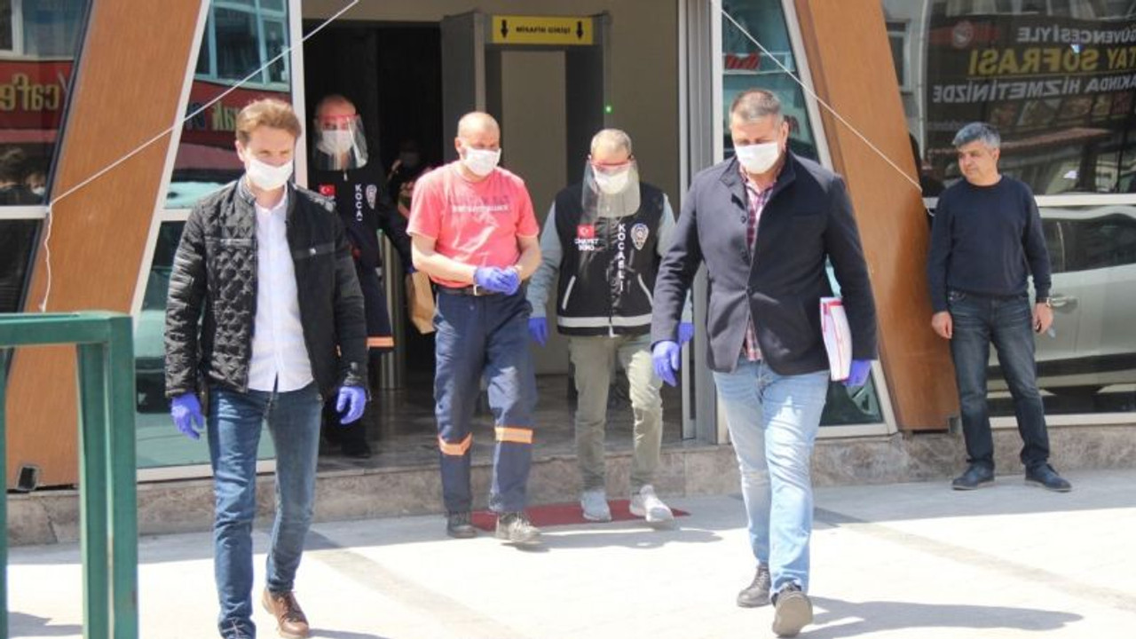 Ağabeylerini öldürdükleri gerekçesiyle yargılanan kardeşler yeniden hakim karşısında