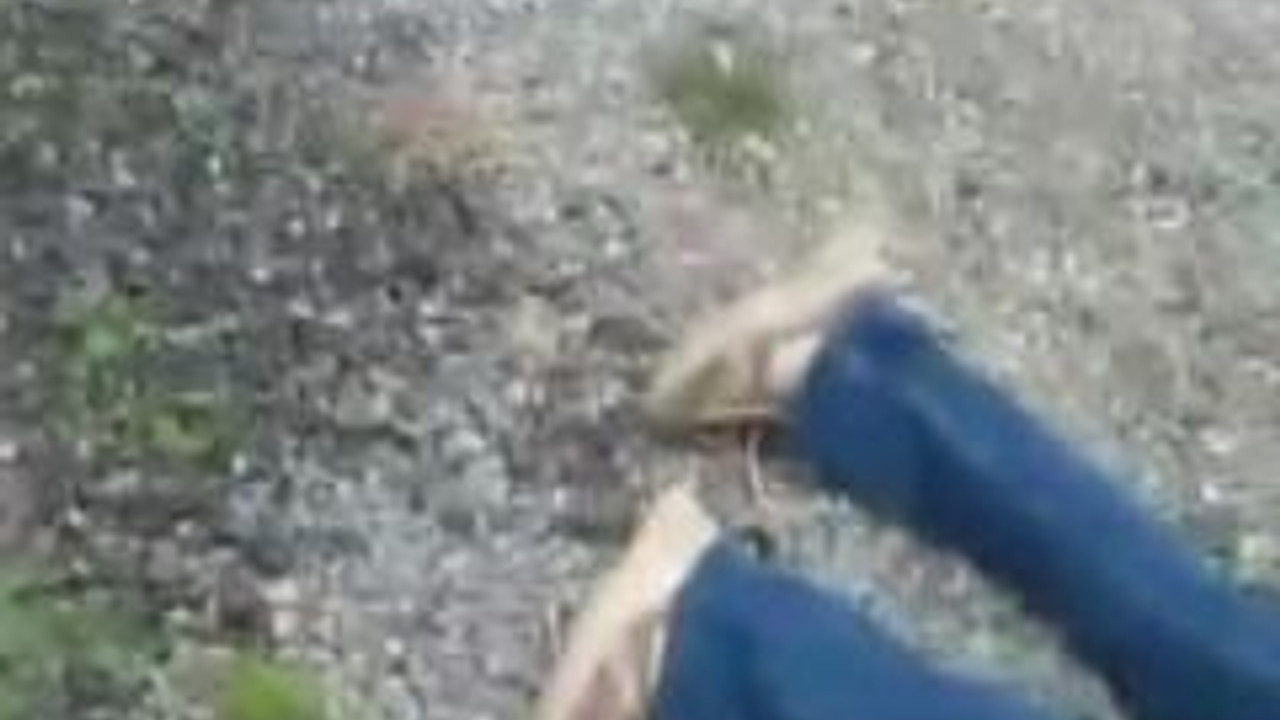 Kızını taciz eden adamdan hesap sormaya gitti taciz edildi!