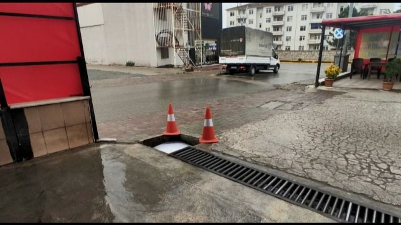 100 kiloluk mazgal kapağını sırtlayıp böyle çaldı