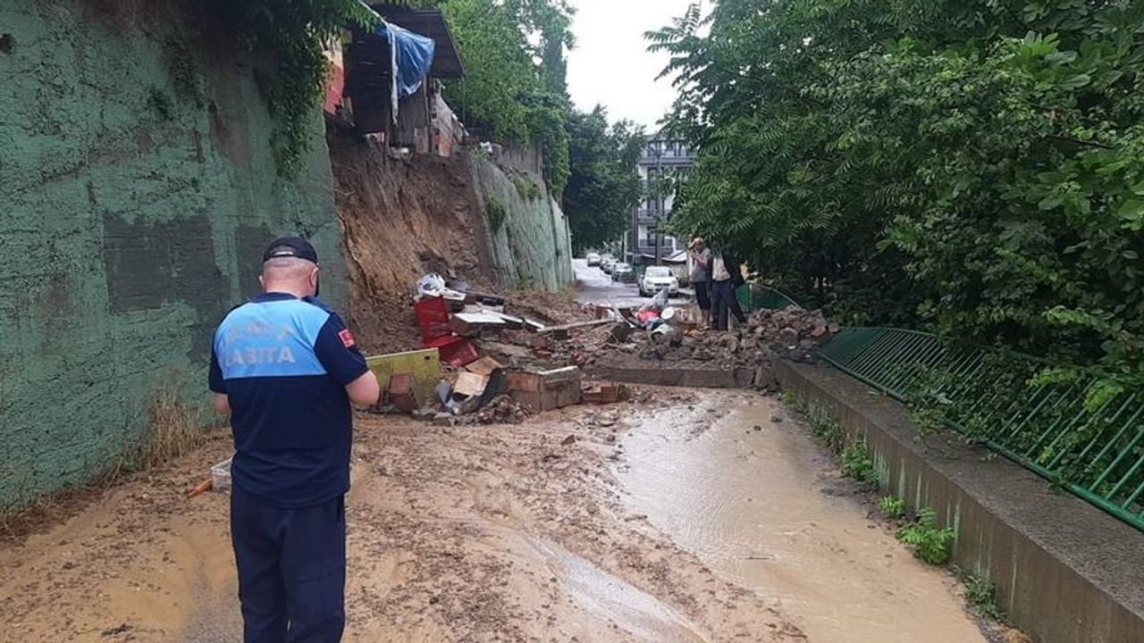 İzmit’te istinat duvarı çöktü belediye müdahale etti