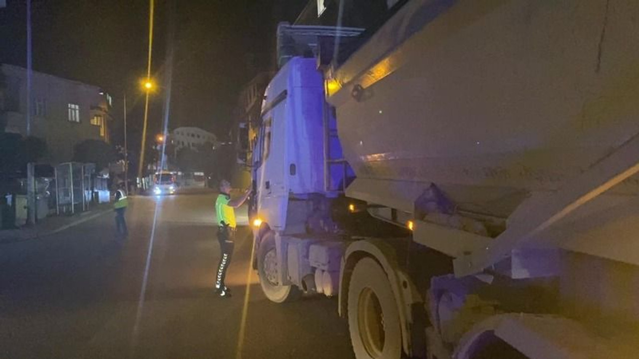 Bu caddeye giren ağır tonajlı araçlar ceza yiyecek