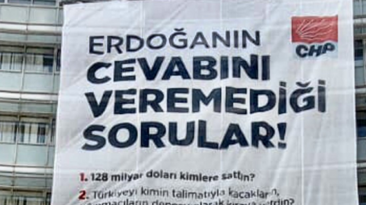 CHP Genel Merkezi’ne Erdoğan’ın cevap veremediği sorular asıldı