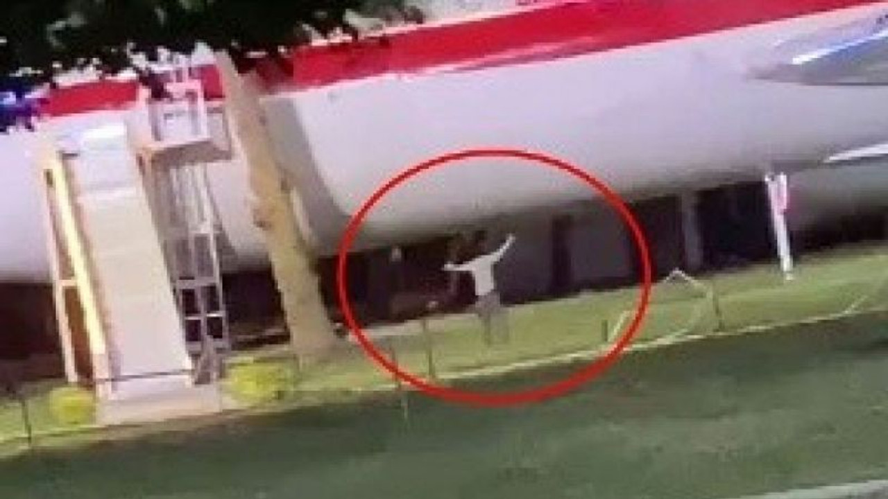 Benzeri görülmemiş olay! Uçakla kavga etti...