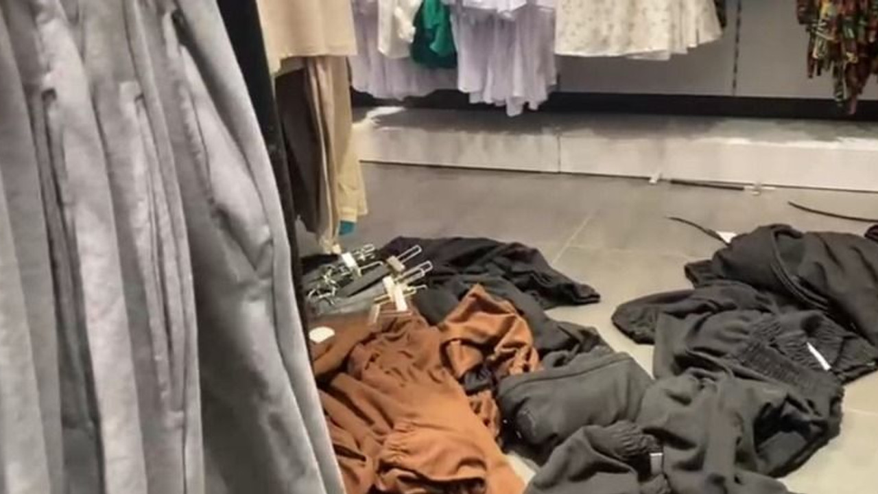 Kadın mağazasında 'İÇERİYİ Mİ GÖZETLİYORSUN' KAVGASI