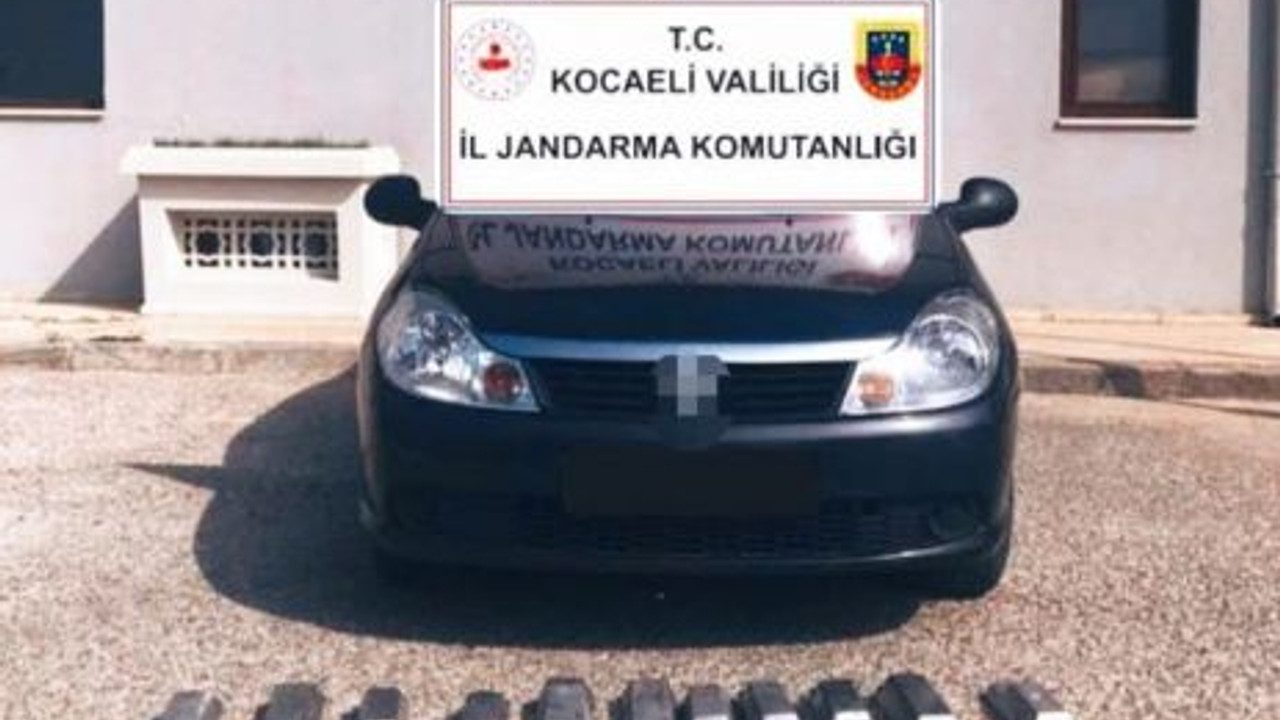 Çaldıkları 20 külçe alüminyumu araca yüklerken suçüstü yakalandılar