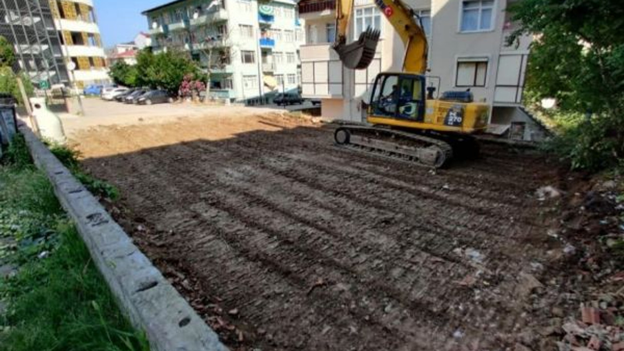Gölcük’te metruk binalar yıkılıyor