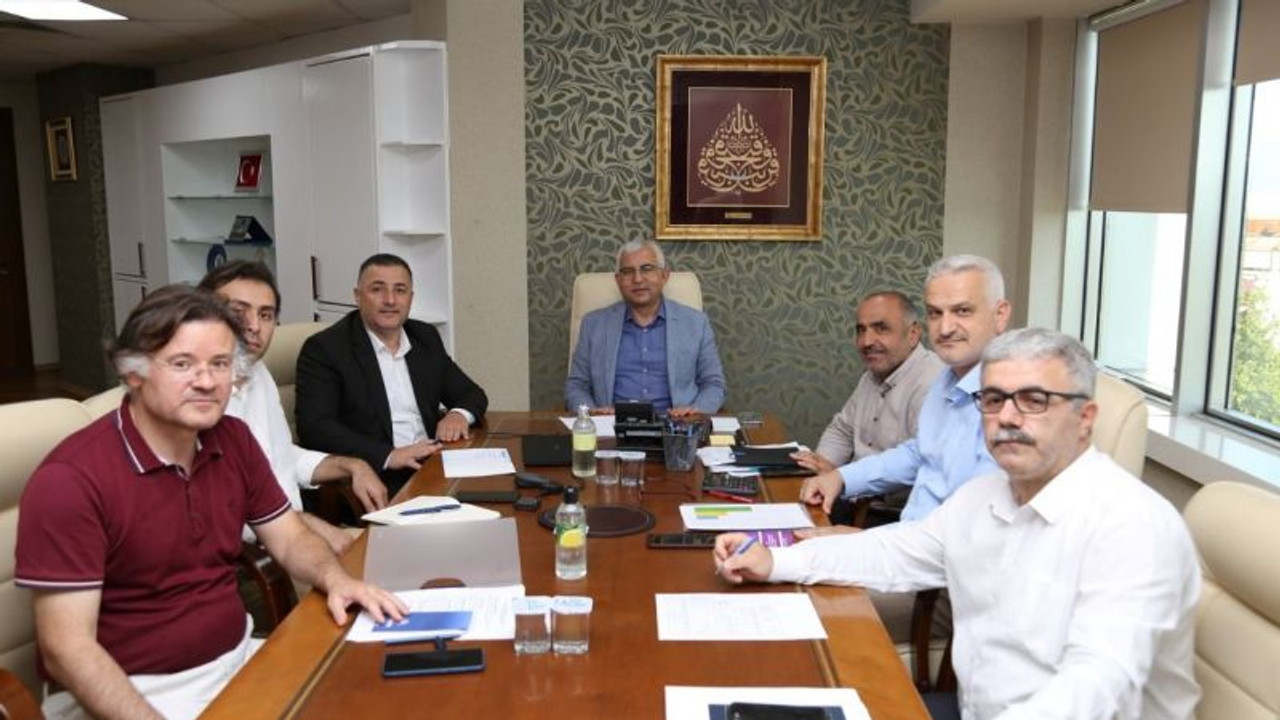 Büyükşehir’de sendika ve işveren temsilcileri buluştu