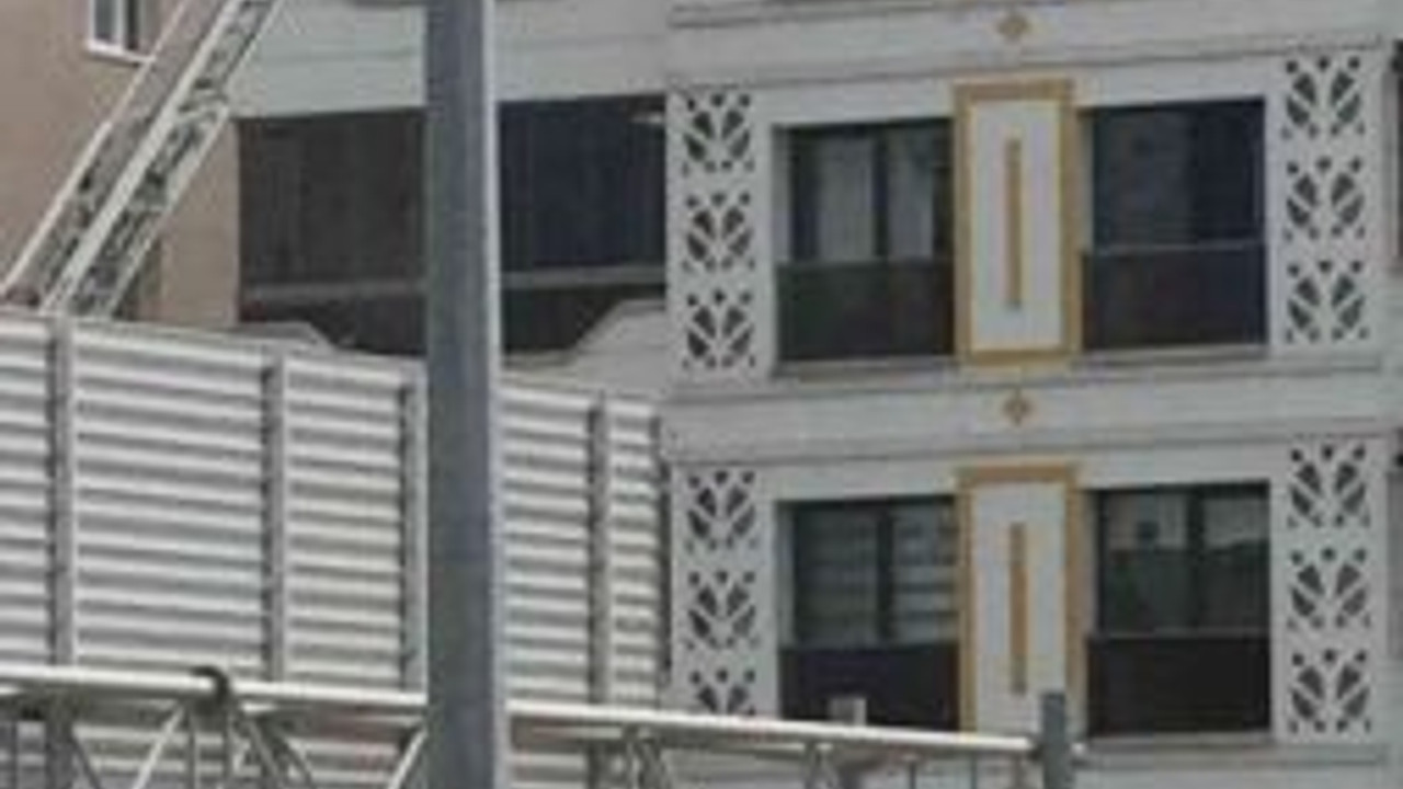 Apartmanda yangın, 2 daire kullanılmaz hale geldi