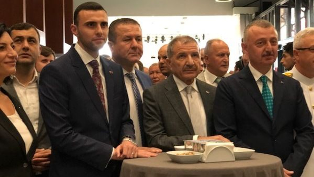 Kent protokolü bayramlaştı, ŞEHİTLER UNUTULMADI