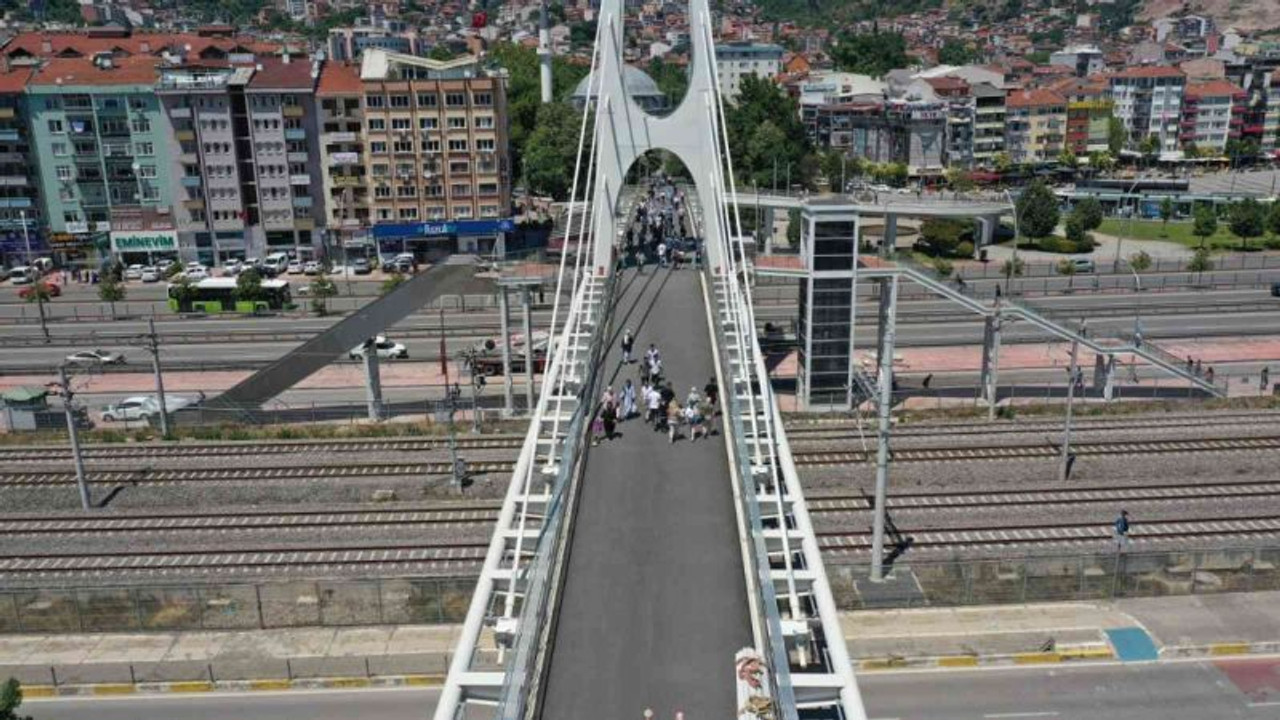 Mimar Sinan Üst Geçidine 180 ton kaydırmaz asfalt serildi