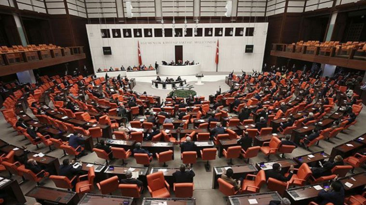 Siyasilerin maaş artışı ASGARİ ÜCRETLE AYNI OLSUN!
