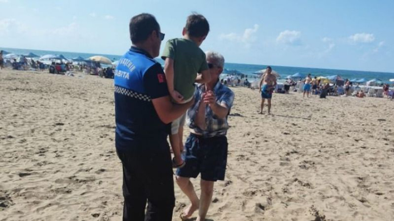 Zabıta ekipleri bir günde 2 kayıp çocuğu ailesine teslim etti
