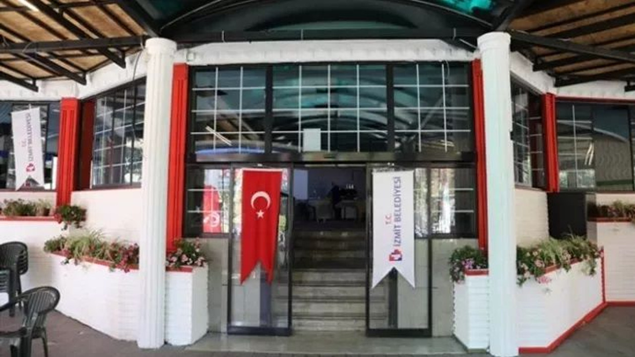 Cumhuriyet Parkı’nda CHP ÜYELERİNE TİYATRO OYNATMIŞLAR!