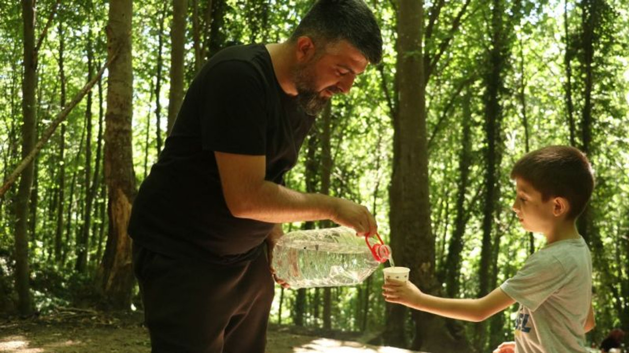 Bu su için kuyruğa giriyorlar!