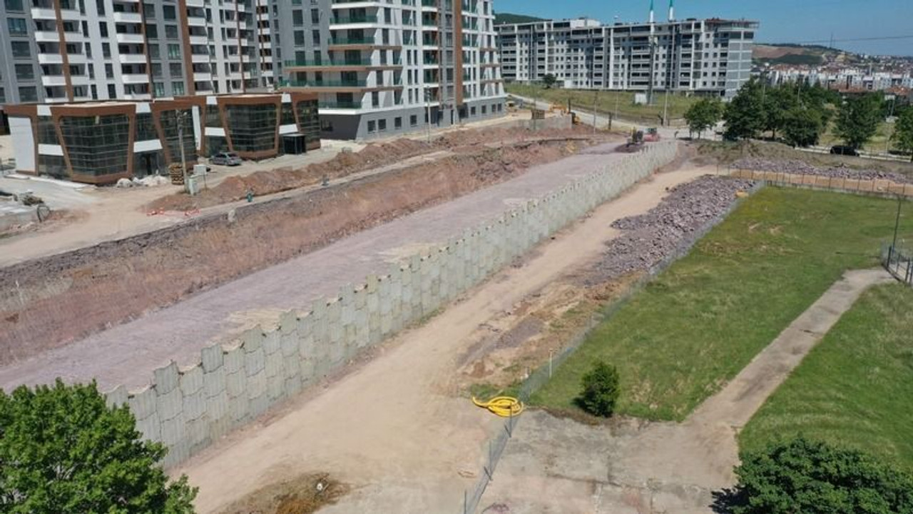 Trafo Sokak'ta toprakame imalatı sürüyor