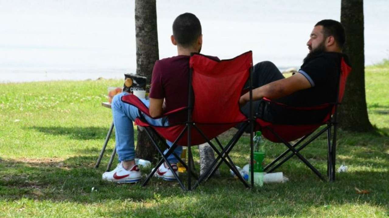 Kocaeli'de sıcaktan bunalan soluğu sahilde aldı