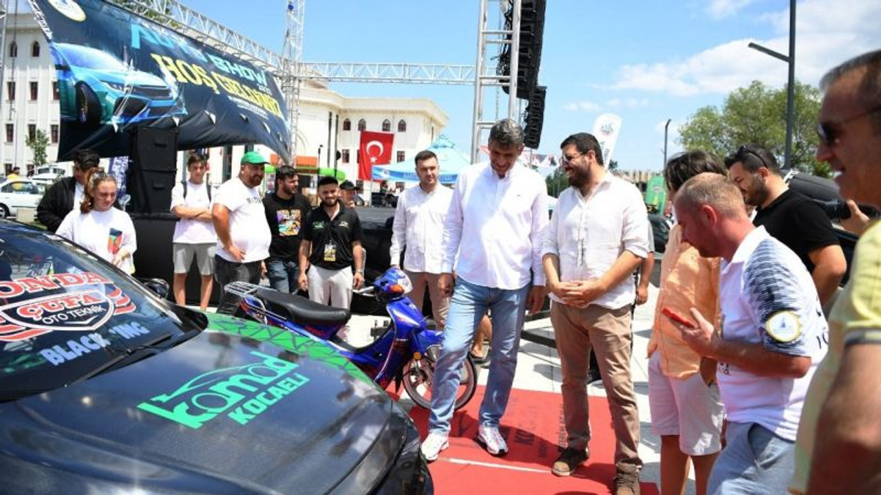 Kartepe'de "Auto Show 2022" çok renkli geçti