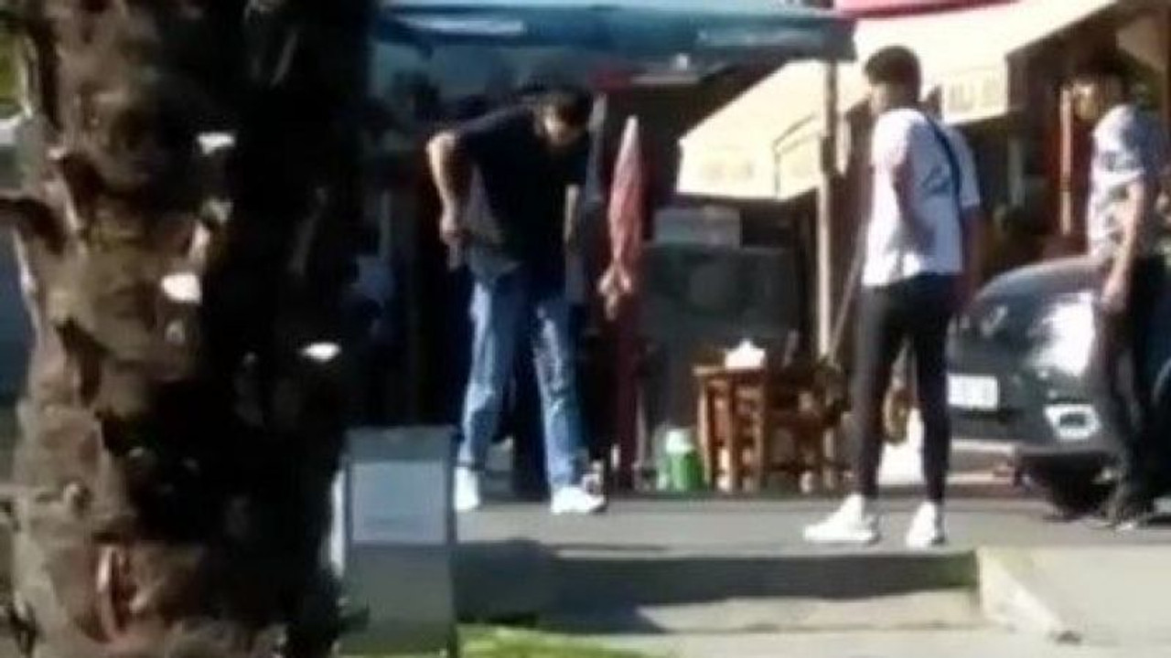 Parkta oturan baba oğul silahlı saldırıya uğradı!