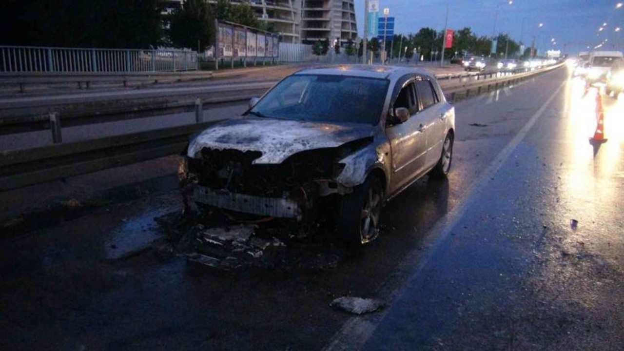 Alevlere teslim olan otomobil kullanılmaz hale geldi