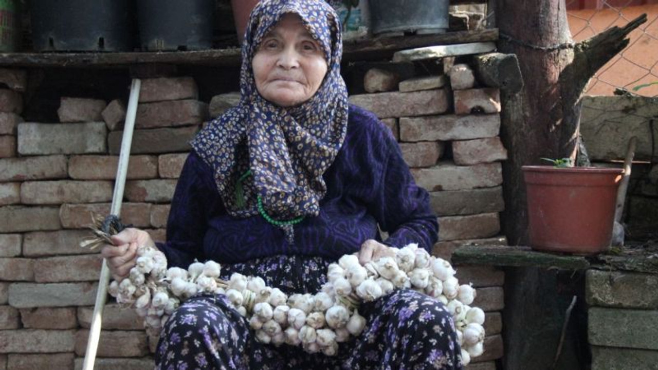 Yaş 83 ama çalışmaktan vazgeçmiyor