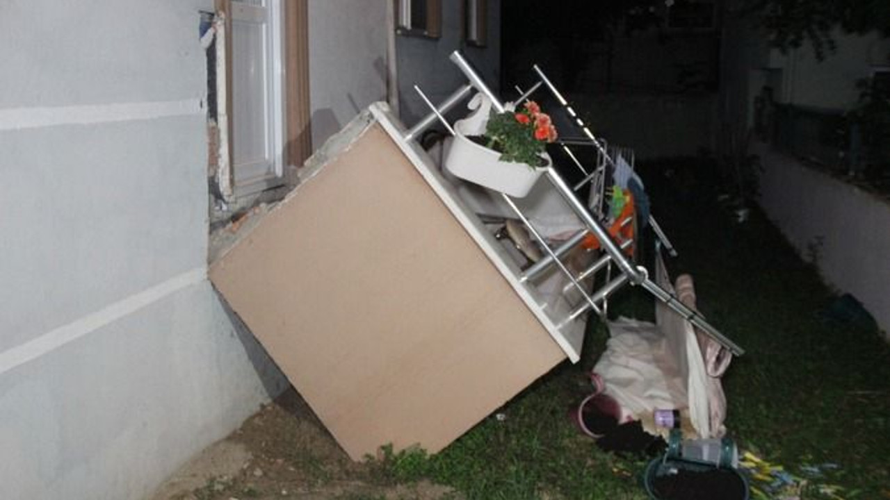 Oturdukları balkon çöken çift NEYE UĞRADIĞI ŞAŞIRDI